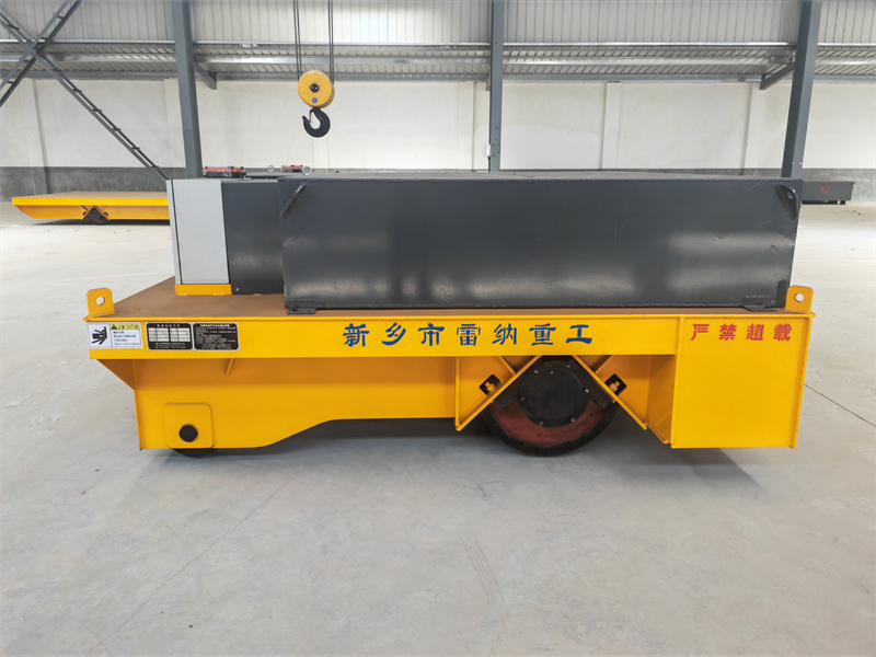 蓄电池供电60吨牵引车08