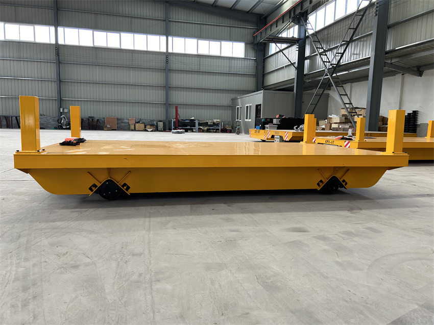 蓄电池供电载重5吨轨道车02